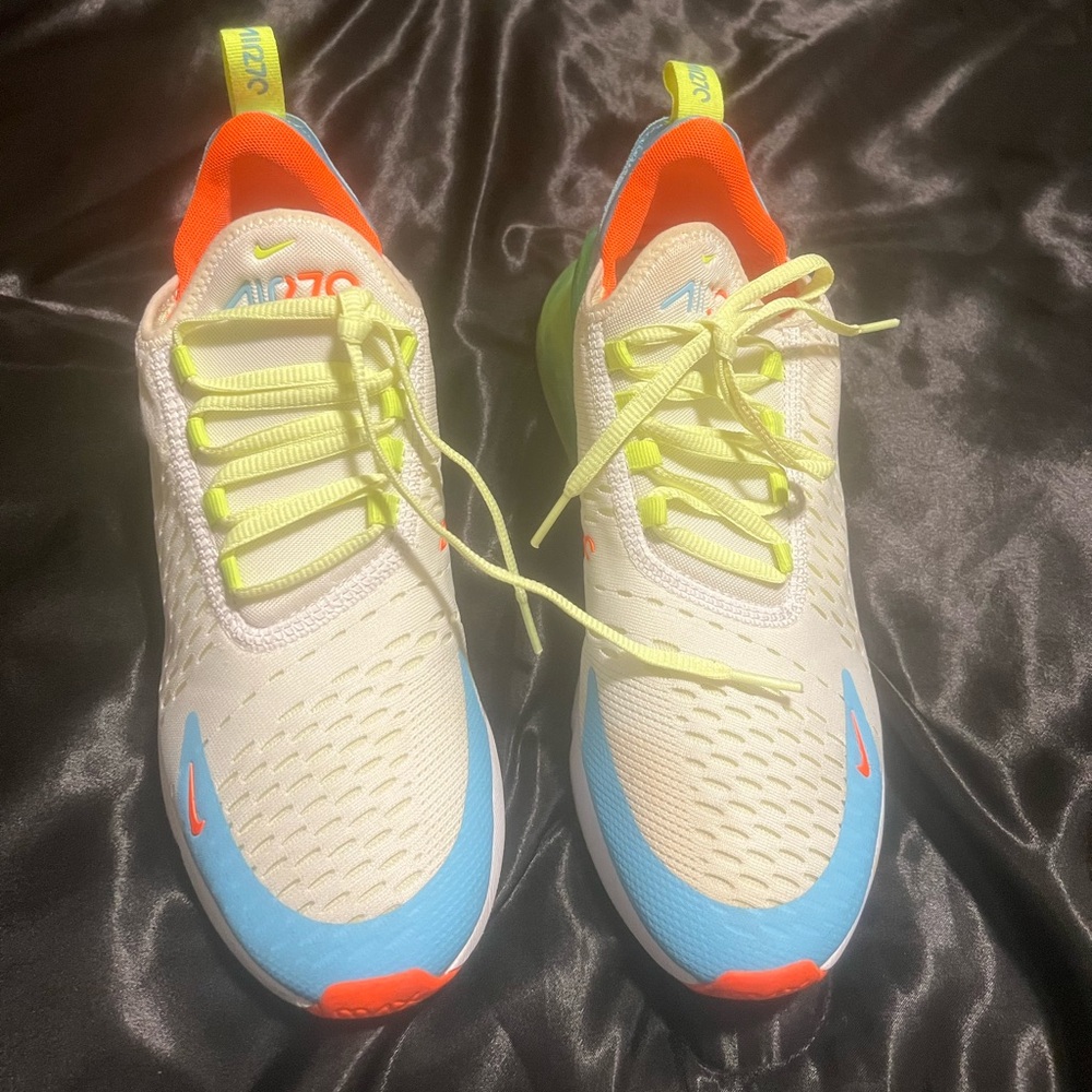 Nike air max 270 size 7 Y / women’s 8.5